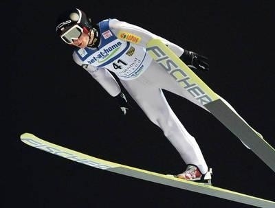 Kamil Stoch podczas zwycięskiego konkursu w Klingenthal Fot. PAP/EPA/Hendrik Schmidt