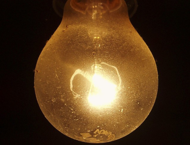 W środę wieczorem, około 400 gospodarstw z osiedla "Energetyki w Kozienicach&#8221;, zostało pozbawionych prądu.