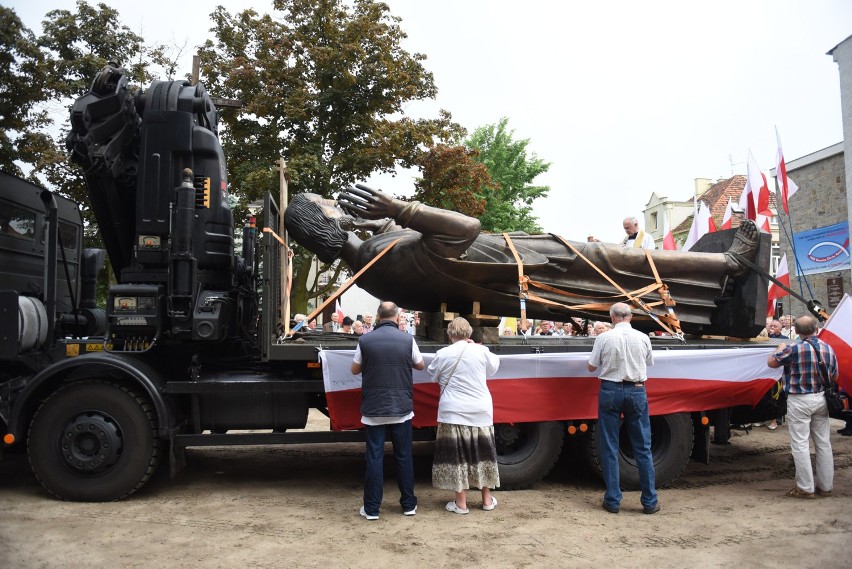 Figurę z Krakowa transportowała 10. Brygada Logistyczną z...