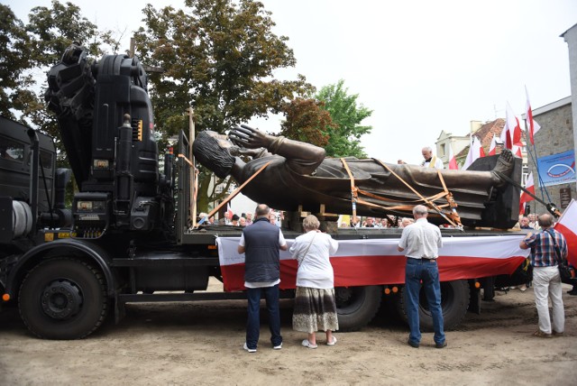 Figurę z Krakowa transportowała 10. Brygada Logistyczną z Opola