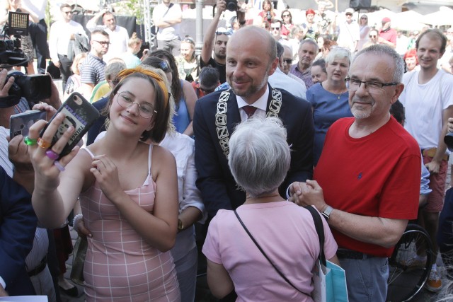 Konrad Fijołek złożył w poniedziałek ślubowanie na prezydenta Rzeszowa.