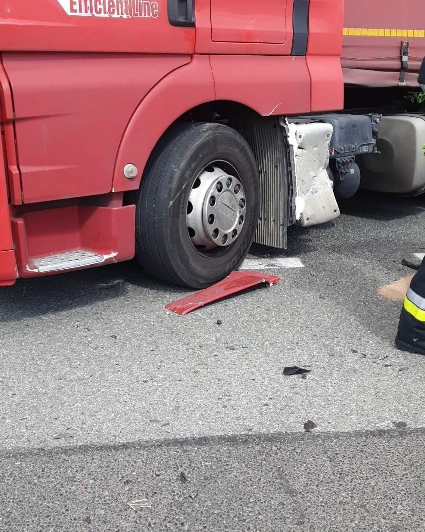 Wypadek na drodze krajowej nr 94 w Jerzmanowicach....