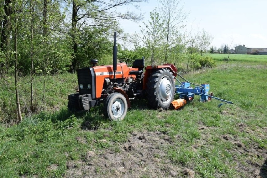 Skradziony traktor z siewnikiem został odzyskany.