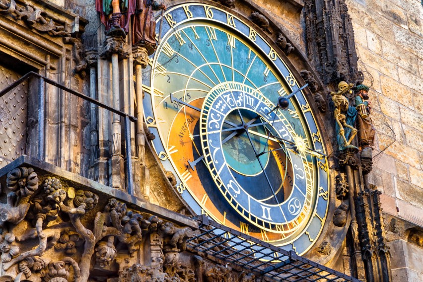 Praski Orloj — to średniowieczny zegar astronomiczny....