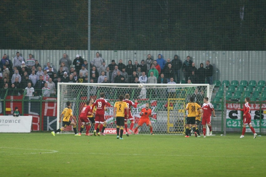 GKS Katowice - Dolcan 2:3 [RELACJA + ZDJĘCIA]. Piłkarze z Ząbek kąsali na Bukowej