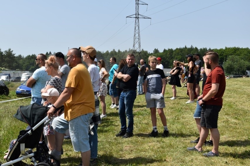 Liniewo. Wrak Race czyli wyścig złomów już w niedzielę 28.08.2022 r. To okazja, aby pomóc Darkowi i Kacprowi [ZDJĘCIA]