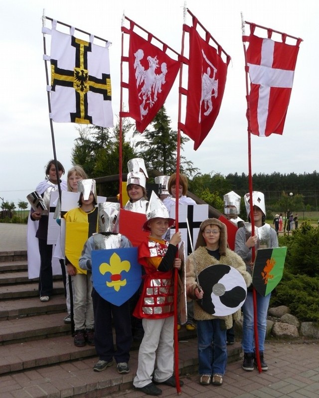 Uczniowie są już gotowi do sobotniego festynu i inscenizacji bitwy o zamek.