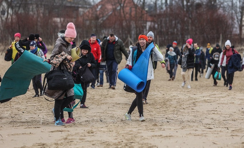 Mimo deszczowej pogody morsy nie odpuszczają niedzielnego...