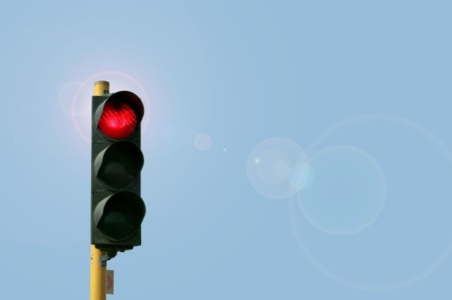 Ukarany przejechał na sygnale na czerwonym świetle.