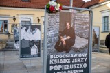 Białystok. Wernisaż wystawy „Błogosławiony ksiądz Jerzy Popiełuszko i jego Muzeum w Okopach”