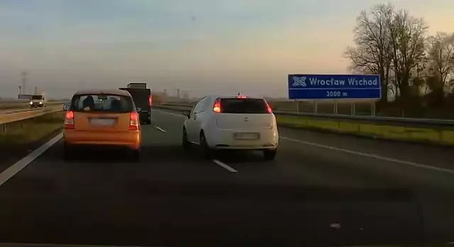 Sytuacja nagrana przez kamerę samochodową na autostradzie A4 pod Wrocławiem