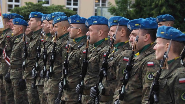 We wtorek na placu przed pomnikiem Marszałka Józefa Piłsudskiego odbyły się uroczyste obchody upamiętniające 80. rocznicę agresji Związku Sowieckiego na Polskę.Zobacz także 80. rocznica wybuchu II wojny światowej. Uroczystości w Koszalinie