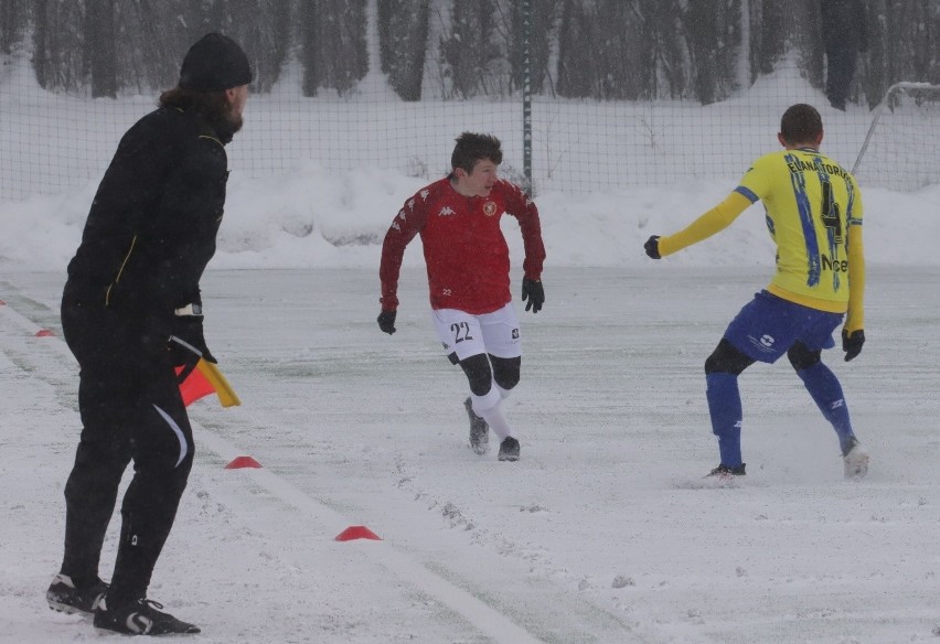 Przegrany śnieżny sparing piłkarzy Widzewa ZDJĘCIA