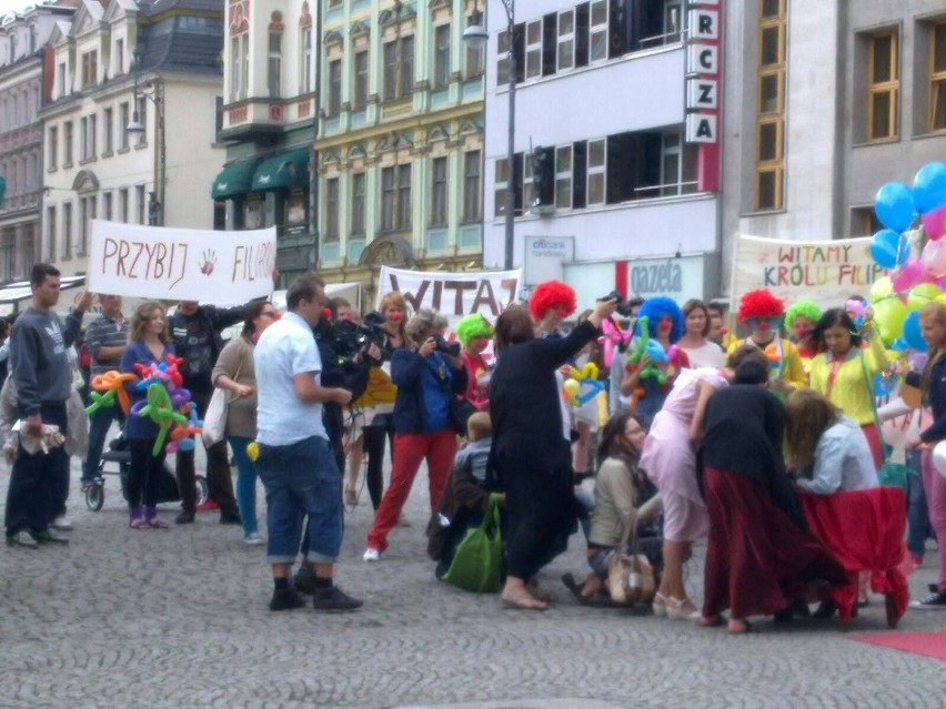 Wrocław: Poddani króla Filipka zbierali dla niego pieniądze we wrocławskim Rynku (ZDJĘCIA)