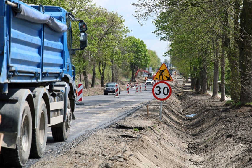 W końcu nowy asfalt na wylotówce z Lublina. Ale prace jeszcze trwają