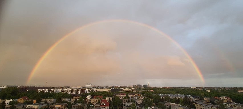 Piękne, sobotnie niebo nad Wrocławiem i efektowna tęcza [ZOBACZ ZDJĘCIA]