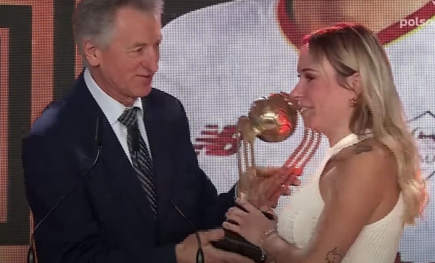 Piłkarz ŁKS wręczył nagrodę podopiecznemu Jose Mourinho na gali Piłki Nożnej