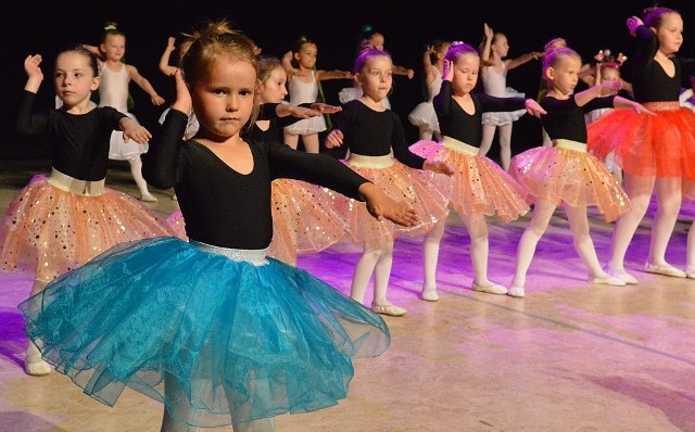 Lubuski Teatr, 21 czerwca 2016 r.: sekcje taneczne Społecznego Ogniska Artystycznego.