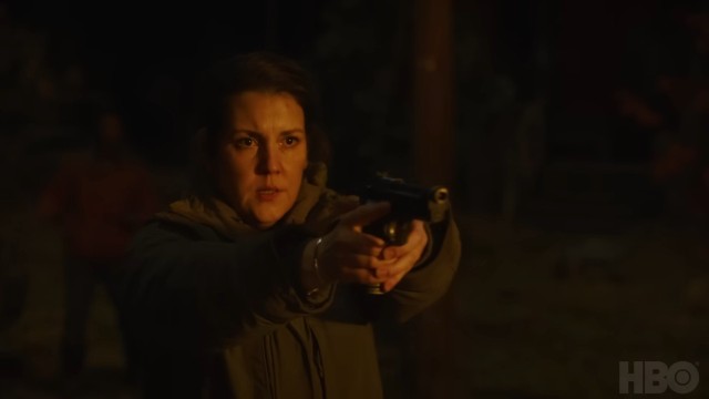 Kathleen (Melanie Lynskey) ma obsesję na punkcie wojska – FEDRY oraz poszukuje Henry'ego Burrella.