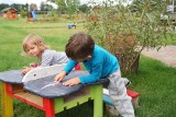Meble dla dzieci wykonane z palet: stolik tablicowy i ławeczka
