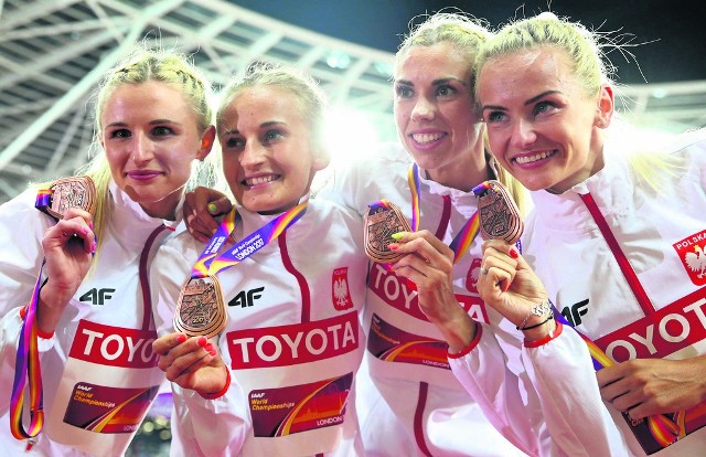 „Aniołki Matusińskiego”, czyli Polska sztafeta 4x400 m z brązowymi medalami mistrzostw świata. Od lewej: Małgorzata Hołub, Aleksandra Gaworska, Iga Baumgart i Justyna Święty 