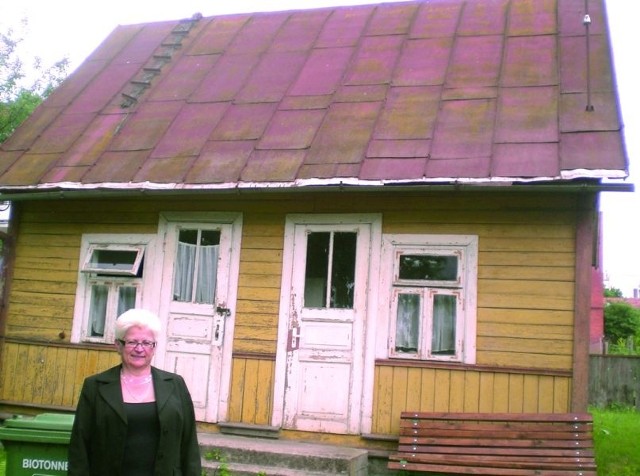 Chcielibyśmy wyremontować ten domek, ale potrzeba sporo pieniędzy &#8211; mówi Helena Aliszkiewicz.