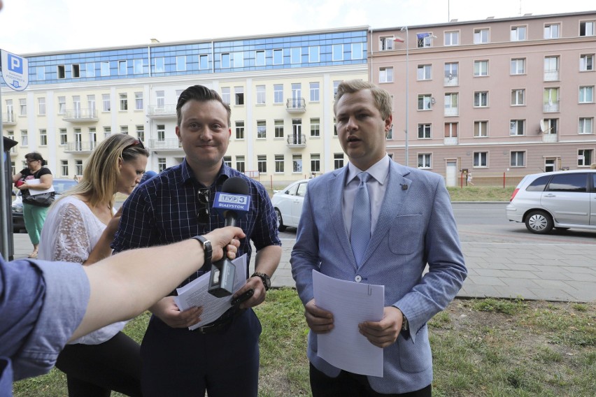 Radny PiS Krzysztof Stawnicki chce, by KOD zdjął swoje flagi...