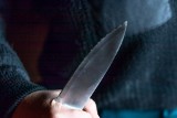 Ostrów Mazowiecka. Atak na policjantów. Mężczyźni rzucili się na funkcjonariuszy z nożami. 24.11.2021
