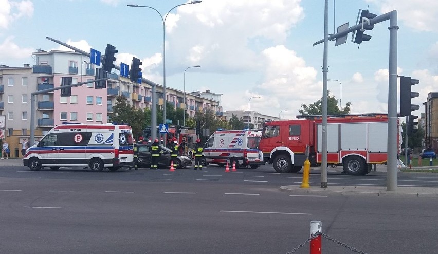 Trzy osoby zostały poszkodowane w tym wypadku z czego dwie...