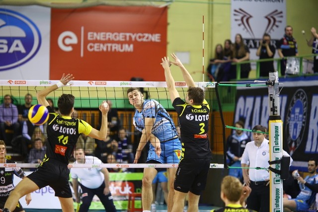 Siatkarze Cerrad Czarnych Radom (w ataku Jakub Wachnik) pokonali 3:1 Lotos Trefl Gdańsk