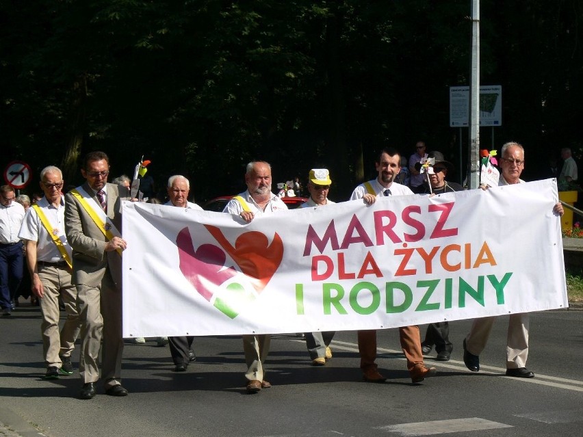 Marsz dla Życia i Rodziny przeszedł ulicami Sandomierza [ZDJĘCIA]           
