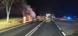 Kosowo. Po kolizji z ciągnikiem, samochód stanął w płomieniach [FOTO]