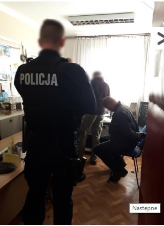 Kraków. Policja zatrzymała 11 osób związanych z narkotykowym gangiem pseudokibiców [ZDJĘCIA]
