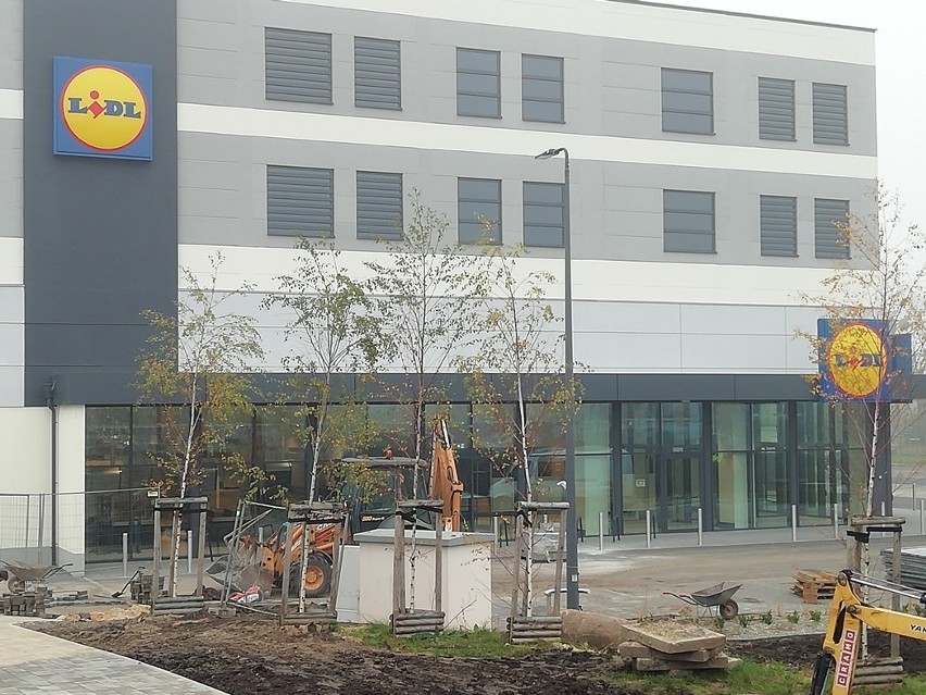  Nowy Lidl we Wrocławiu. Powstał na granicy trzech osiedli. Kiedy otwarcie? [ZDJĘCIA]