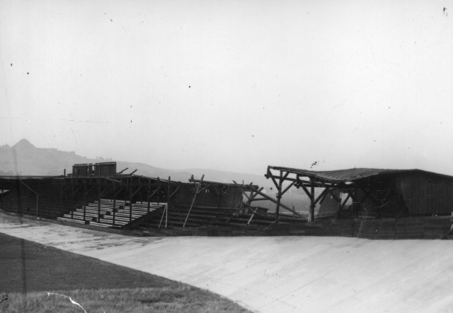 Sierpień 1931 r. Trybuny stadionu Cracovii zniszczone po...