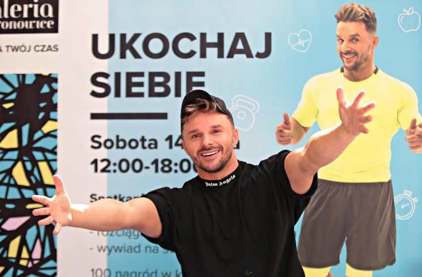 Qczaj, jeden z najbardziej rozpoznawalnych trenerów fitness w Bronowicach. Spotkał się z fanami "Ukochaj siebie"! [ZDJĘCIA]