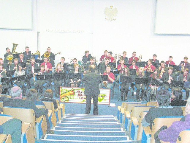 Podczas koncertu w Gliwicach z orkiestrą Politechniki Opolskiej wspólnie wystąpiły: Orkiestra Dęta ZSE w Opolu oraz Jemielnicka Orkiestra Dęta. Dyrygował Przemysław Ślusarczyk.