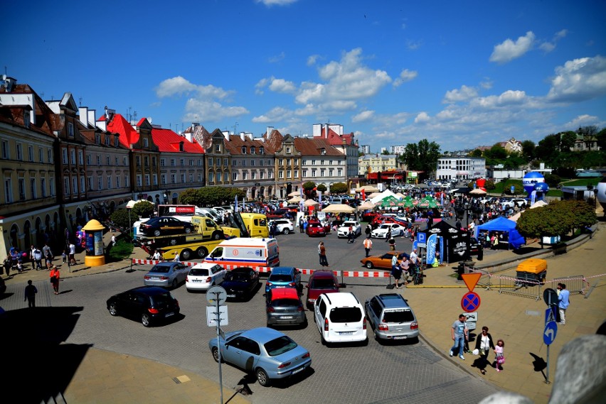 Motopiknik pod Zamkiem. Były samochody i inne atrakcje (DUŻO ZDJĘĆ i WIDEO)