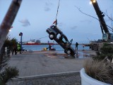Gdynia. Kierowca wjechał do basenu portowego. Nurkowie wyłowili ciało 