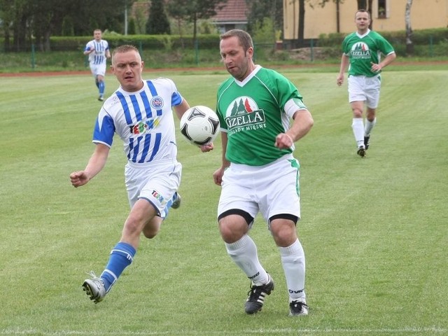 Drzewiarz (zielone koszulki) wygrał w Dębnicy Kaszubskiej.