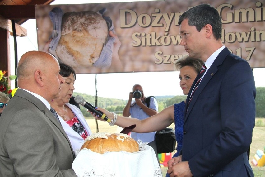 Dożynki w Szewcach. Gmina Sitkówka-Nowiny dziękowała rolnikom za trudy pracy (WIDEO, zdjęcia)