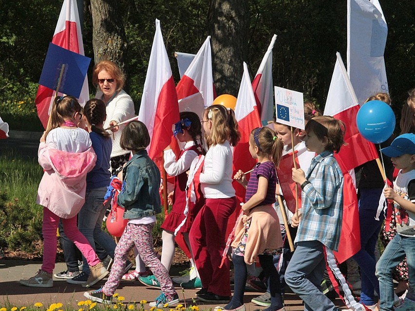 Grudziądz. Półtora tysiąca uczniów ZSO nr 3 uczciło X rocznicę Polski w UE