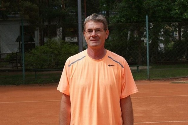 Włodzimierz Pikulski był trenerem Wojciecha Kowalskiego, na początku lat 90-tych najlepszego tenisisty w Polsce, przez chwilę w setce rankingu ATP. W tym tygodniu Pikulski w Harasiukach prowadzi obóz kadry wojewódzkiej.