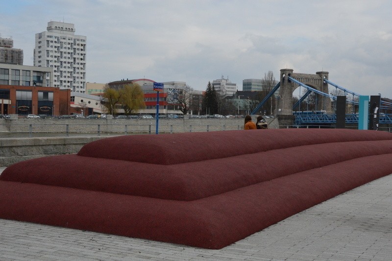 Wielka pufa nad Odrą w centrum Wrocławia. Dobry pomysł?