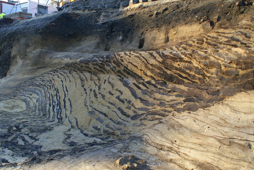 W trakcie prac archeolodzy badali teren 7 metrów poniżej...