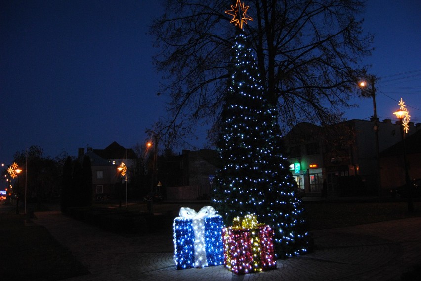 We Włoszczowie już czuć świąteczną atmosferę. Zobacz bożonarodzeniowe iluminacje (ZDJĘCIA)