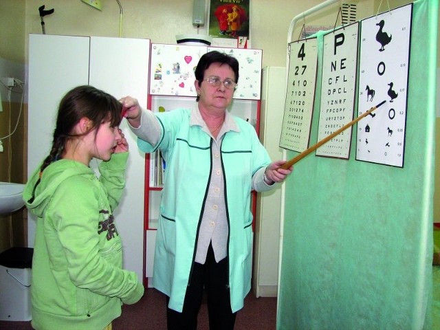 &#8211; Coraz więcej dzieci ma problemy ze wzrokiem &#8211; przyznaje Anna Jackiewicz, pielęgniarka z ośrodka szkolnego przy ulicy Przytorowej w Suwałkach. &#8211; Niestety, nie dysponujemy specjalistycznym sprzętem, który umożliwia rozpoznanie choroby.