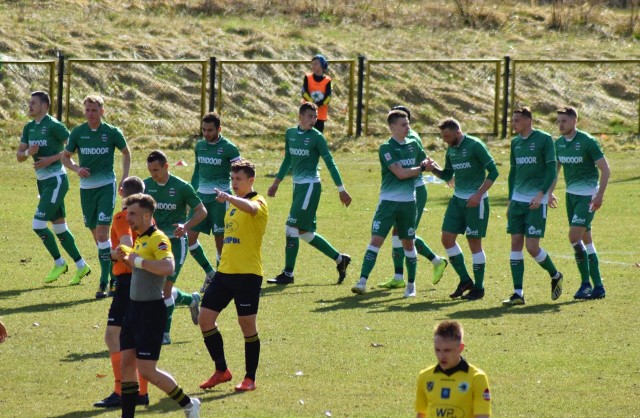 W ostatniej kolejce Radomiak Radom cieszył się z wygranej 3:0 z Gryfem w Wejherowie. Umocnił się też na pozycji lidera drugiej ligi.