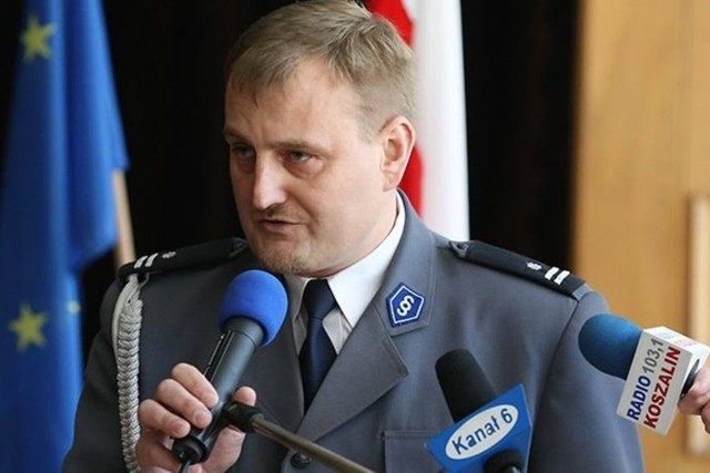 Zdaniem komendanta Szaniawskiego, kiedy policjant posługuje się legitymacją, działa służbowo.