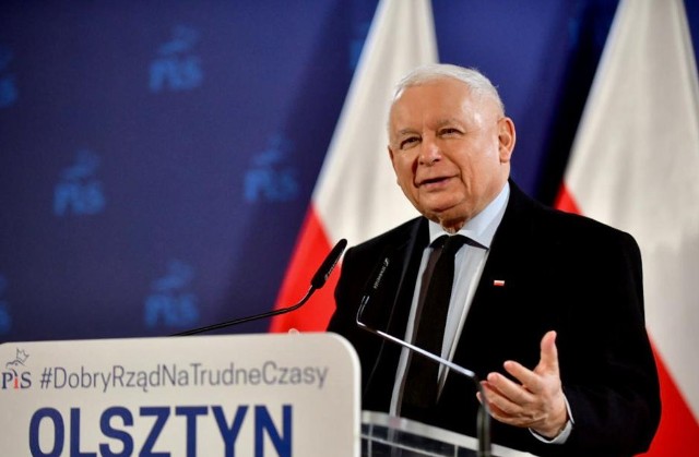 Jarosław Kaczyński w Olsztynie: Chcemy budować dla Polski lepszą przyszłość. Dzisiaj zmagamy się z kryzysem światowym, a jesteśmy w szczególnym miejscu w tym kryzysie - bo obok nas trwa wojna. Polska jest krajem, który bardzo pomaga naszym sąsiadom.